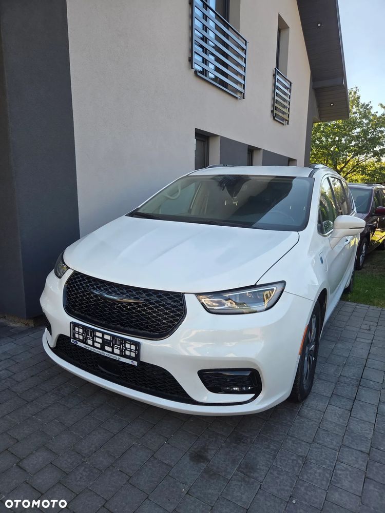 Chrysler Pacifica - 1