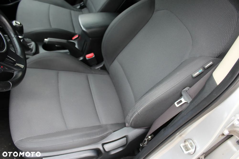 Kia Carens 1.7 CRDi 115 Dream-Team Edition - 25