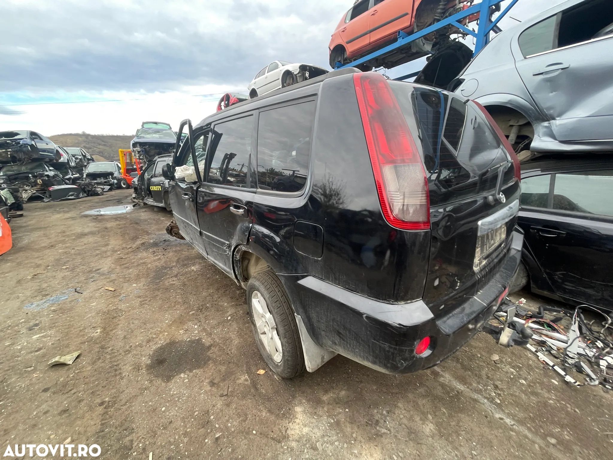 Dezmembram Nissan X-trail T30 4x4 2.2 an fabr 2005 - 1