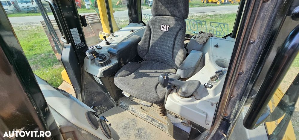 Caterpillar CAT D6N Buldozer - 8