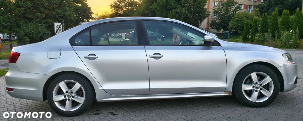 Volkswagen Jetta 1.6 TDI Comfortline - 5