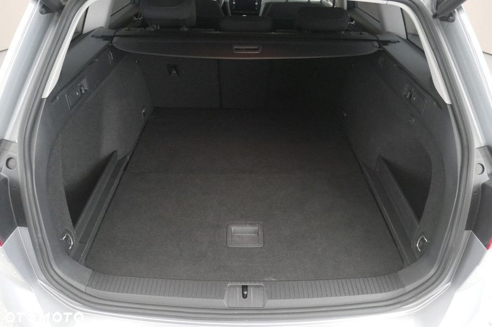 Volkswagen Passat Variant 2.0 TDI EVO Business - 16