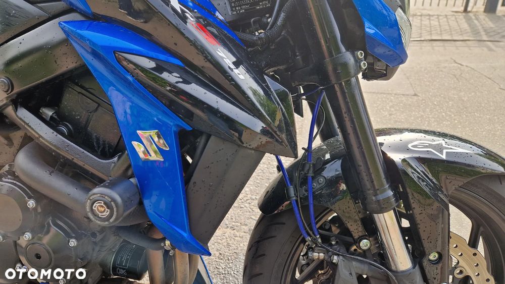 Suzuki GSX - 3