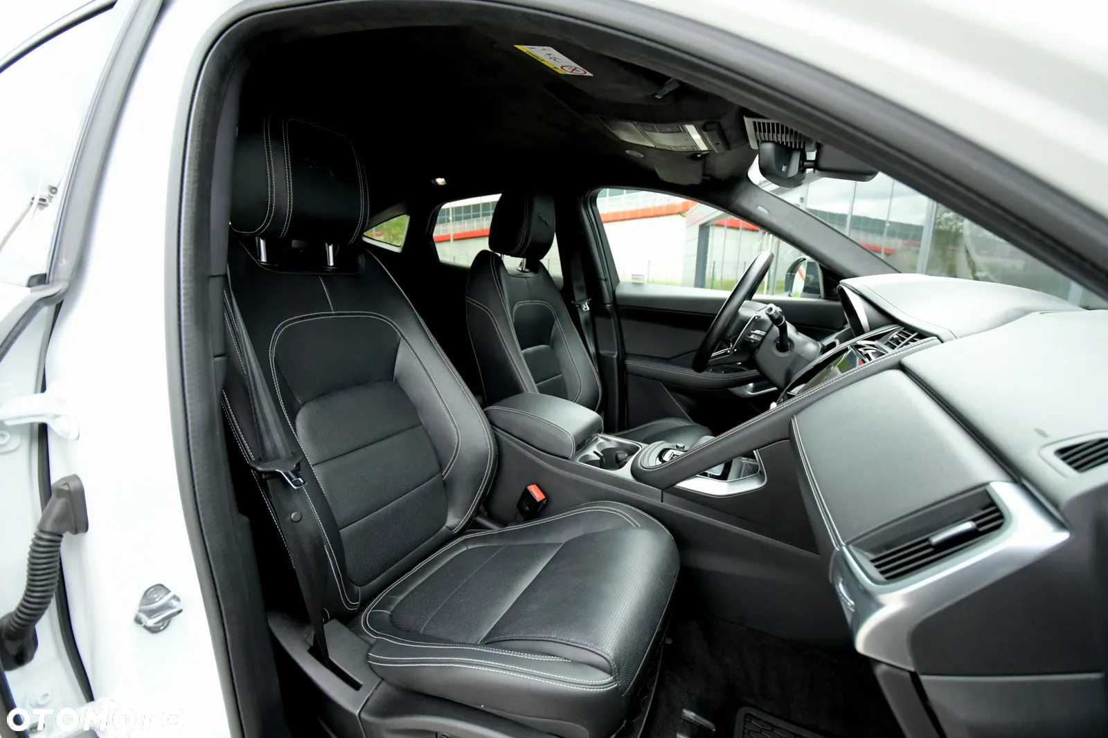 Jaguar E-Pace D200 AWD R-Dynamic S - 25