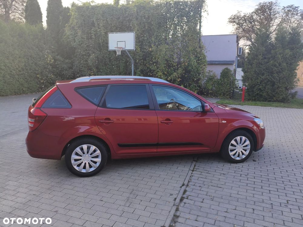 Kia Ceed 1.4 CVVT Dream-Team Edition - 10