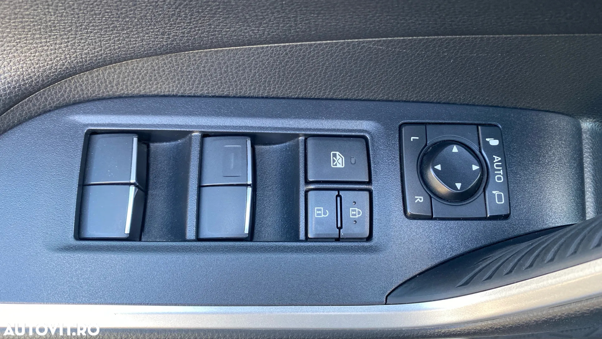 Toyota RAV4 2.5 Hybrid VVT-iE 4x4 Luxury - 12