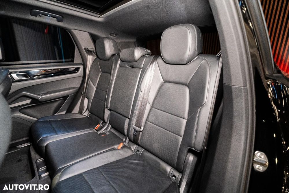 Porsche Cayenne Standard - 36