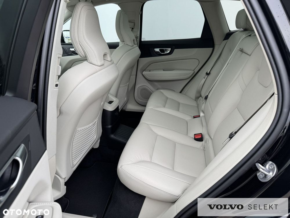 Volvo XC 60 T6 Plug-In Hybrid AWD Plus Dark - 13