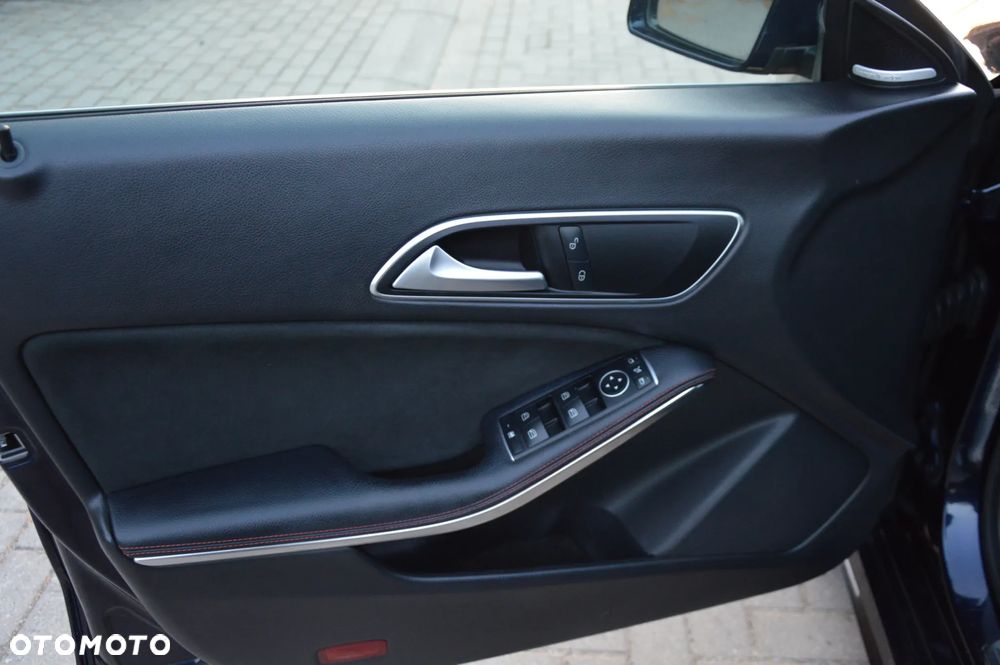 Mercedes-Benz CLA 180 d AMG Line - 19