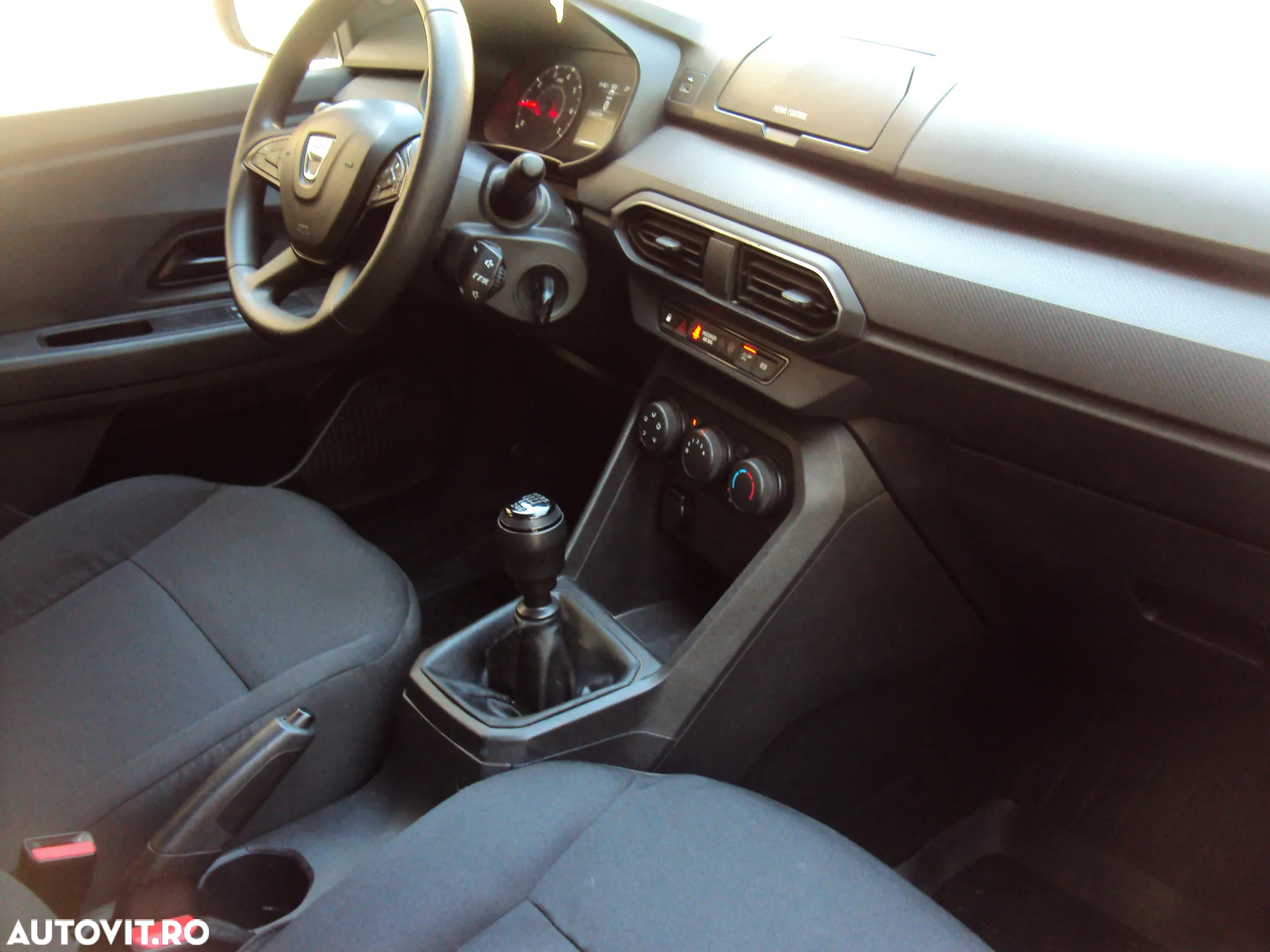 Dacia Logan TCe 90 Essential - 5