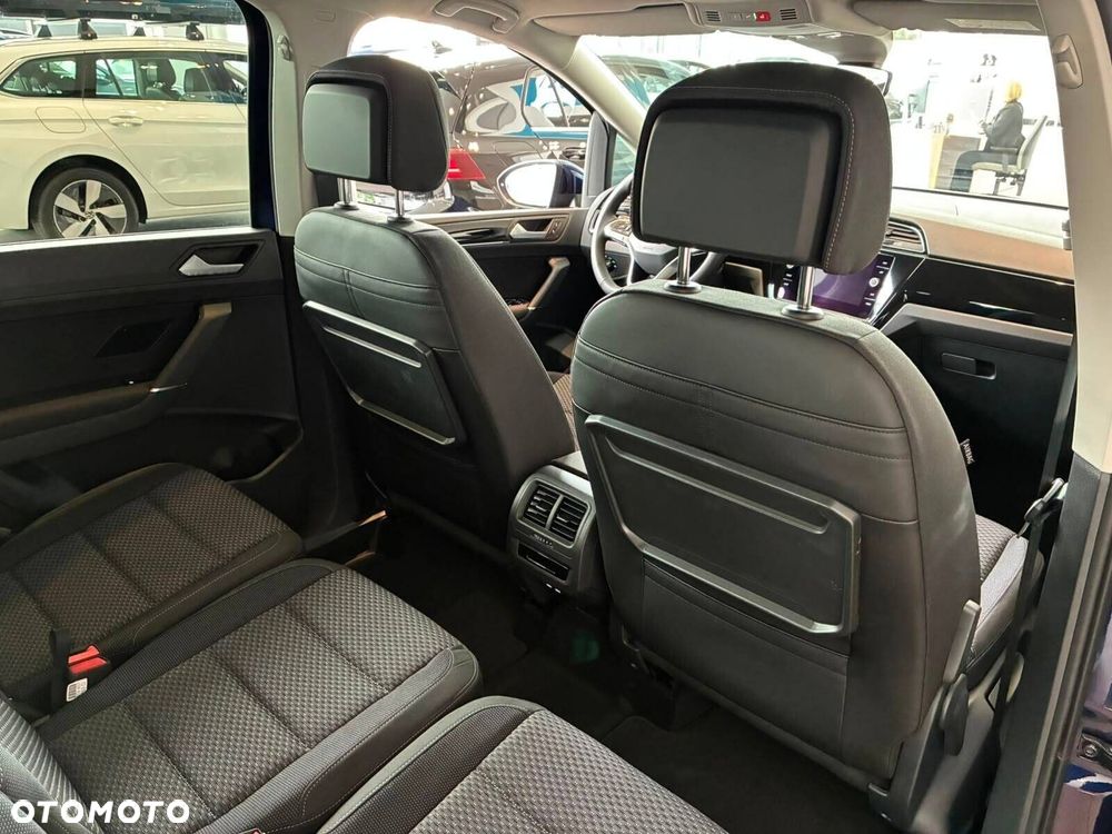 Volkswagen Touran - 24