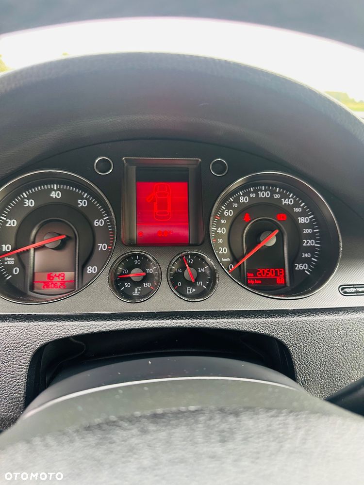 Volkswagen Passat 2.0 FSI Comfortline - 11