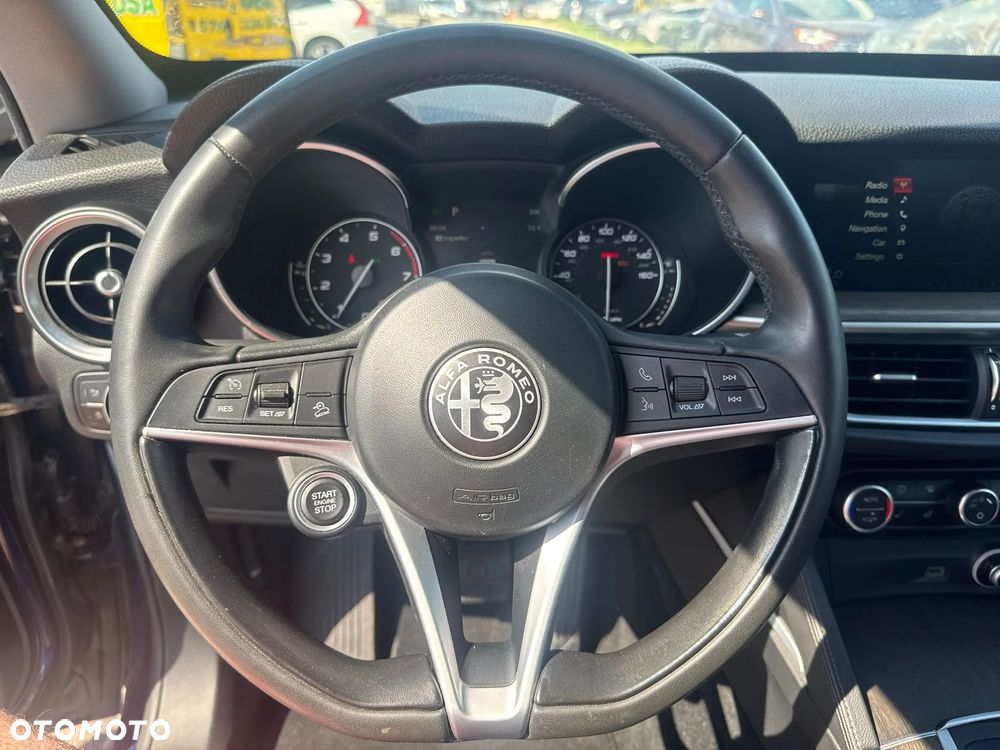 Alfa Romeo Stelvio - 12