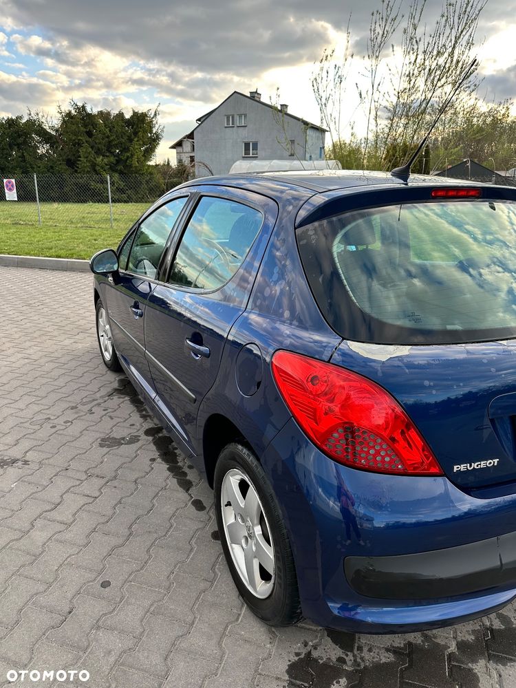 Peugeot 207 1.4 - 8