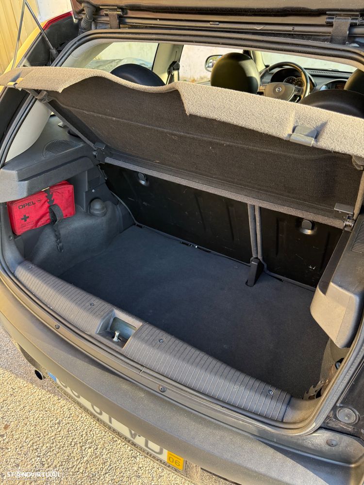 Opel Corsa 1.2 16V N-Joy - 14