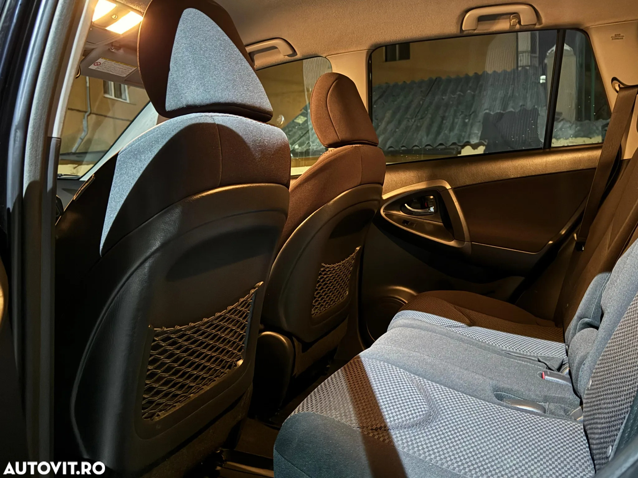 Toyota RAV4 2.2 D-4D Comfort - 11