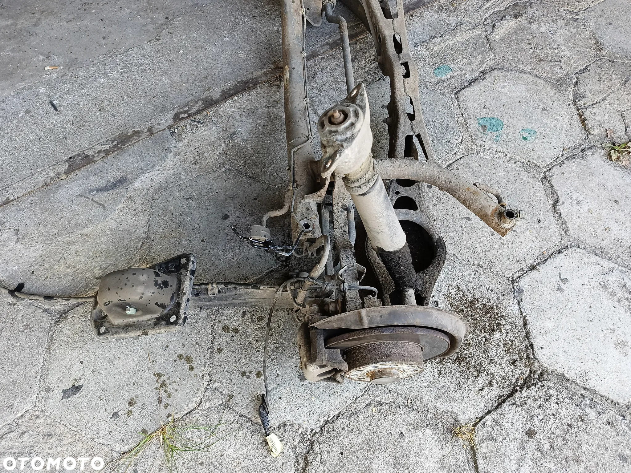 VW TOURAN I BELKA ZAWIESZENIA TYŁ OŚ KOMPLETNA - 2