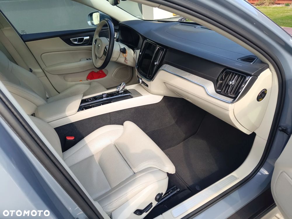 Volvo V60 Cross Country Plus B5 B AWD - 24