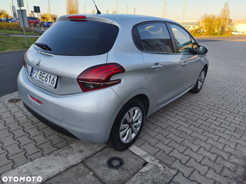 Peugeot 208 PureTech 82 Urban Move - 5