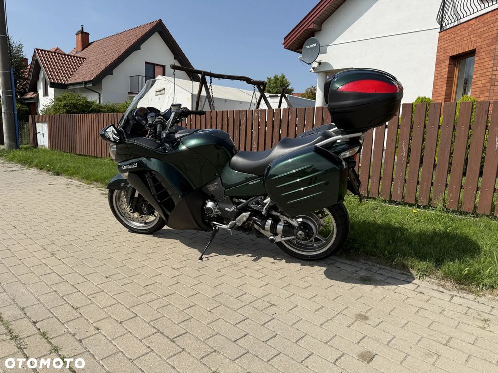 Kawasaki GTR - 4