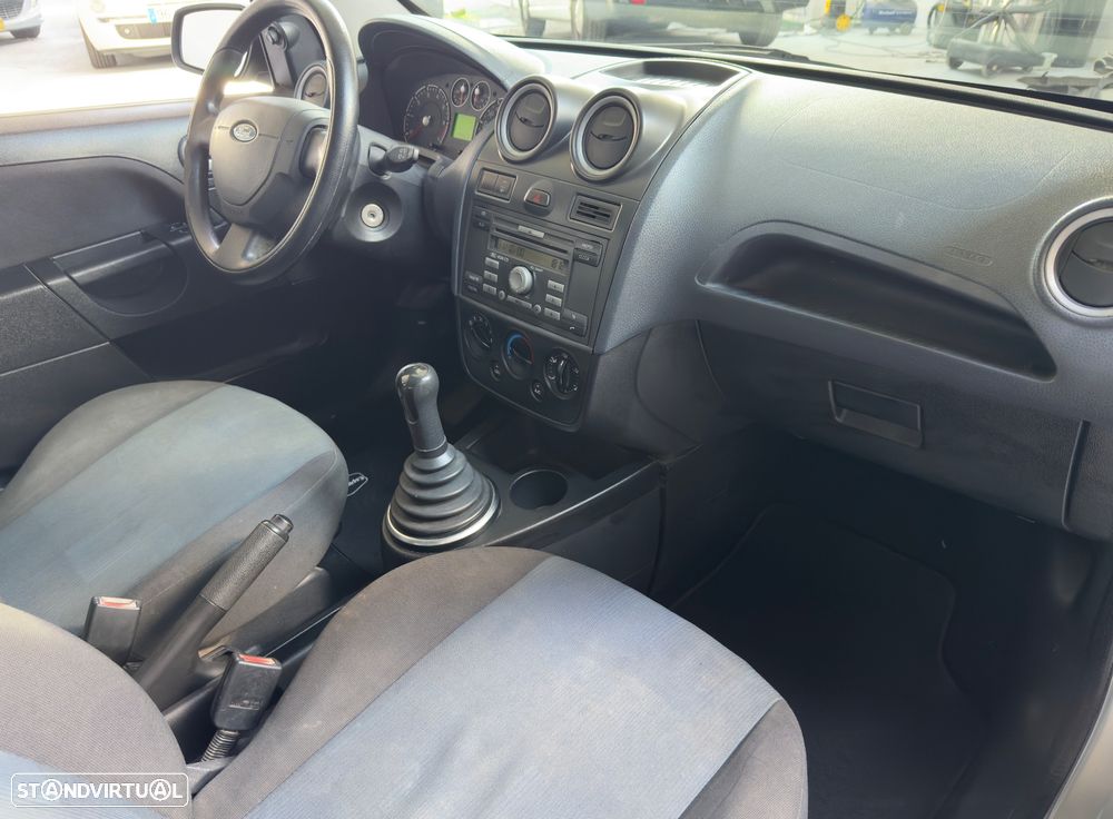 Ford Fiesta 1.25 Ghia - 10