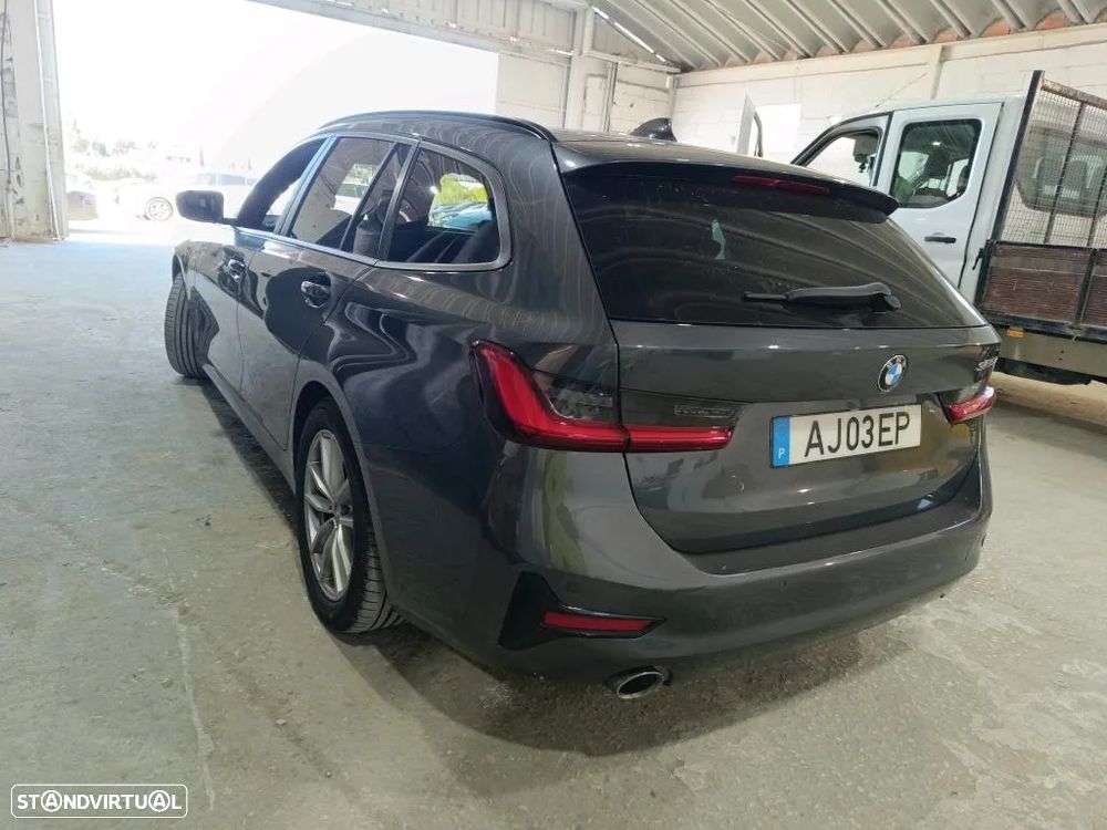 BMW 320 i Touring - 2