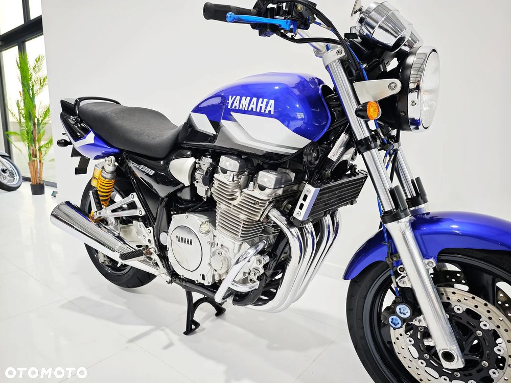 Yamaha XJR - 10