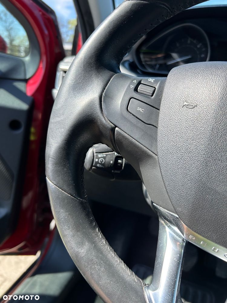 Peugeot 2008 BlueHDi 100 STOP & START Signature - 16