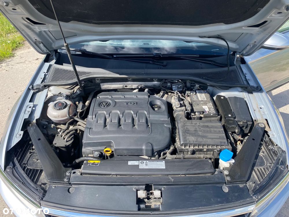 Volkswagen Passat 1.6 TDI BMT Trendline - 15