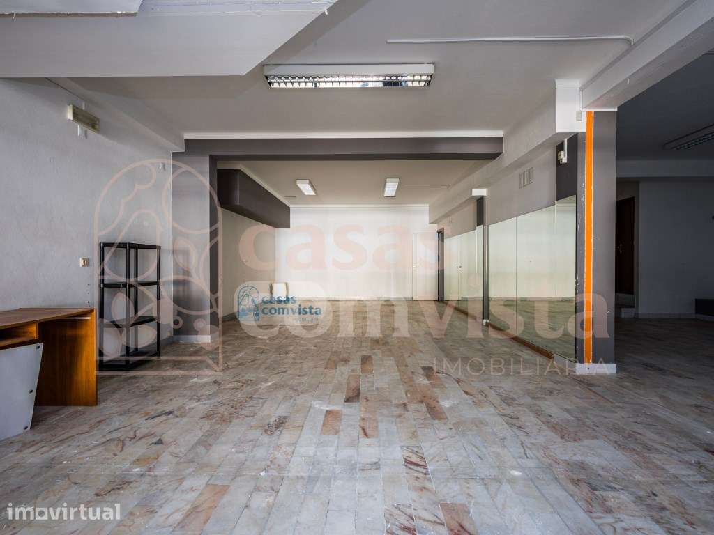 Loja para Venda no Centro da Cidade de Ourém - Espaço Versátil para... - Grande imagem: 4/11