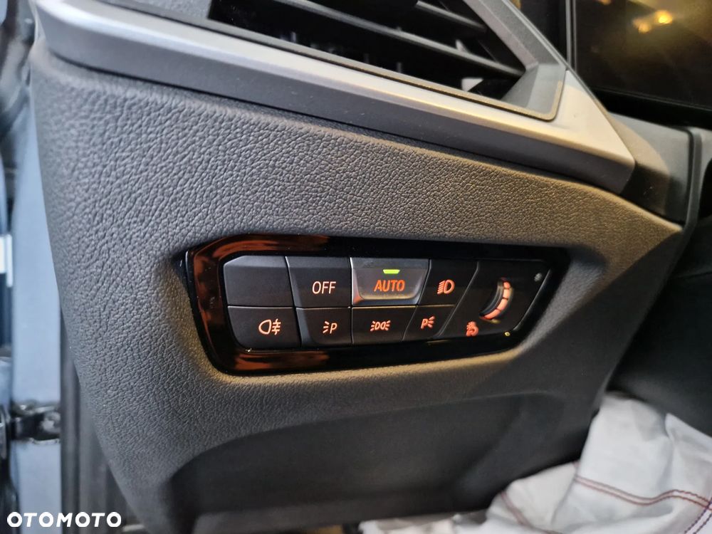 BMW Seria 3 318i - 23