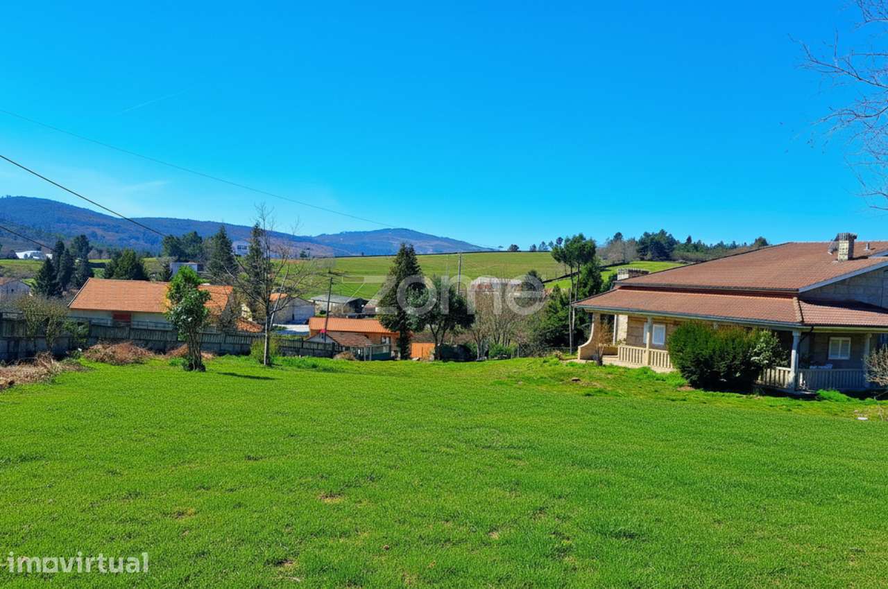 Moradia em Pedra T4 com Terreno, no Barracão, Montalegre