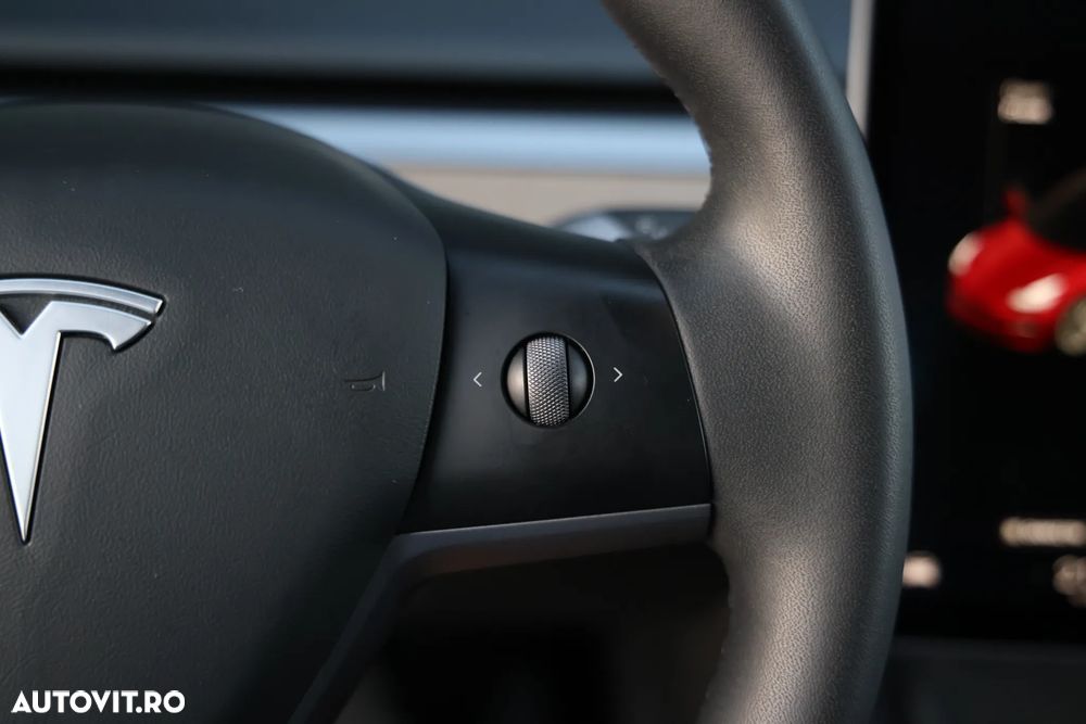 Tesla Model 3 - 31