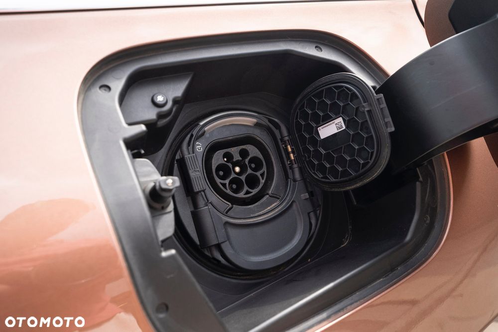 Mercedes-Benz CLA 250 e PHEV AMG Line 8G-DCT - 23