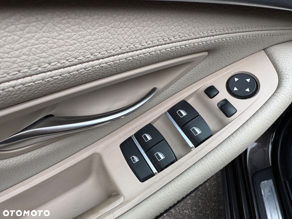 BMW Seria 5 525d xDrive Luxury Line - 17