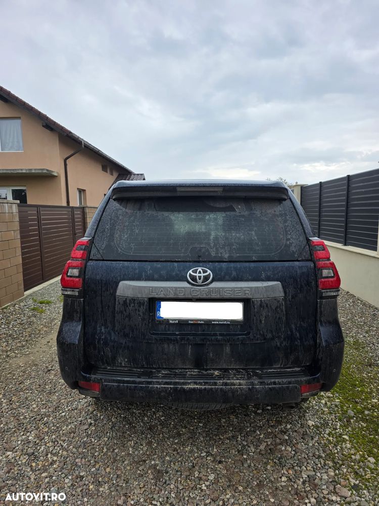 Toyota Land Cruiser - 4