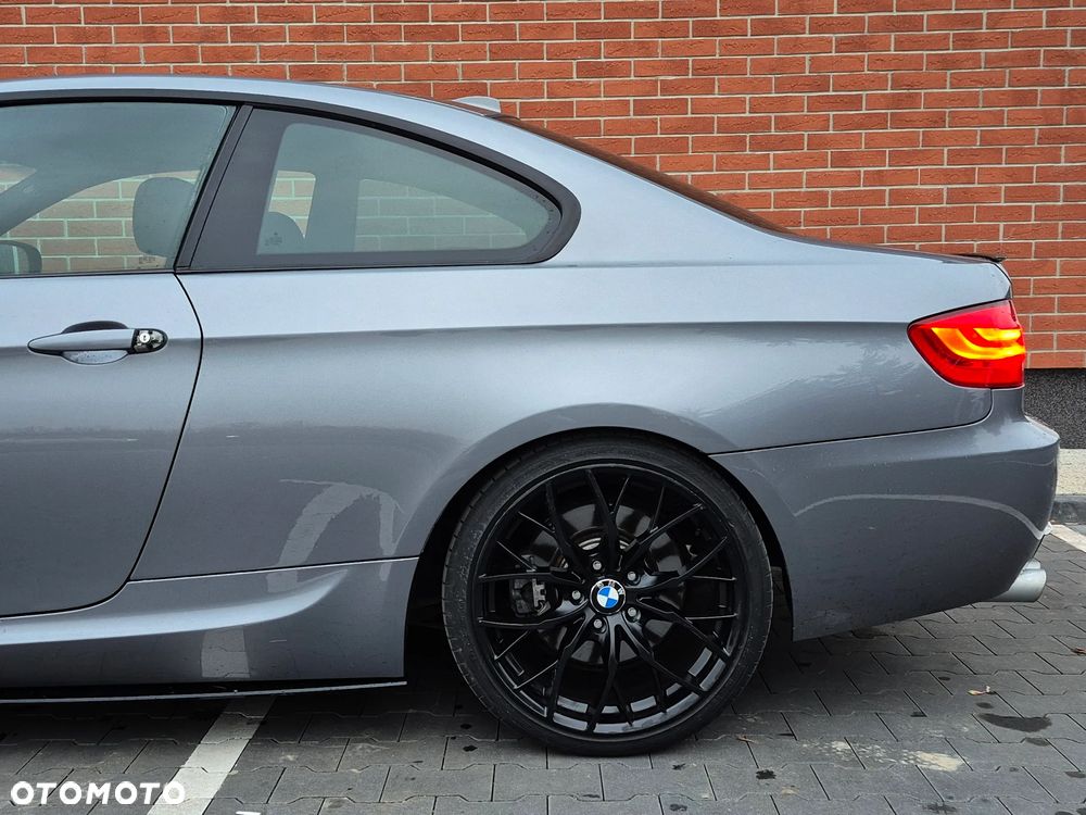 BMW Seria 3 325d M Sport Edition - 9