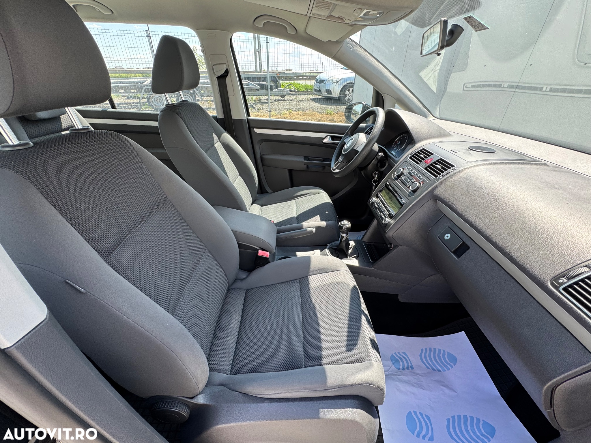Volkswagen Touran 1.6 TDI Comfortline - 4