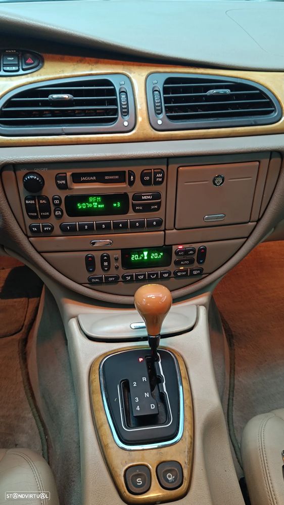 Jaguar S-Type 3.0 V6 Executive Auto. - 14