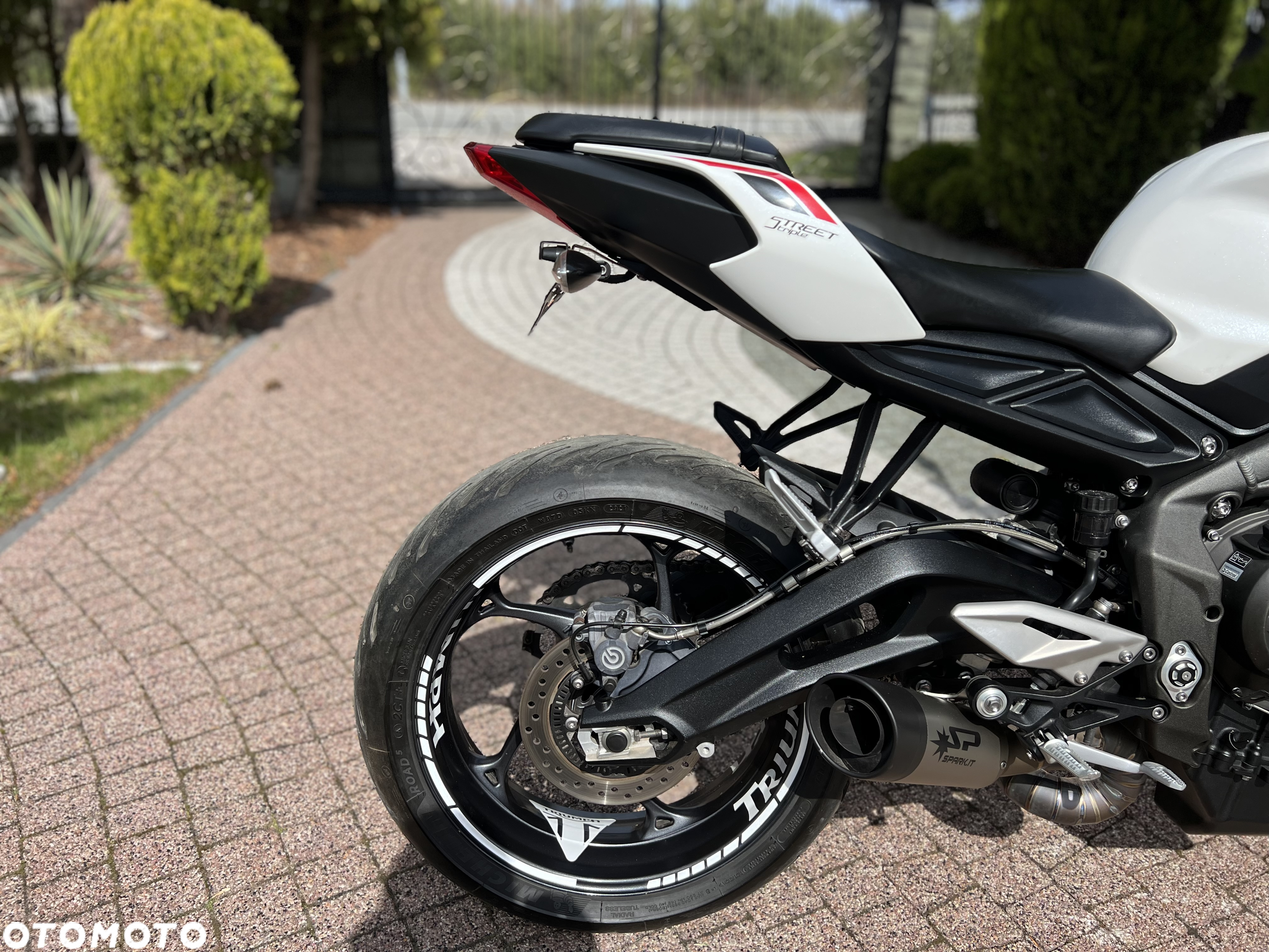Triumph Street Triple - 9