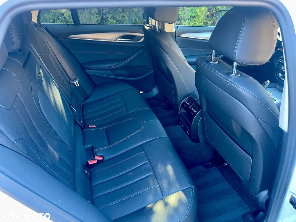BMW Seria 5 530e xDrive - 14