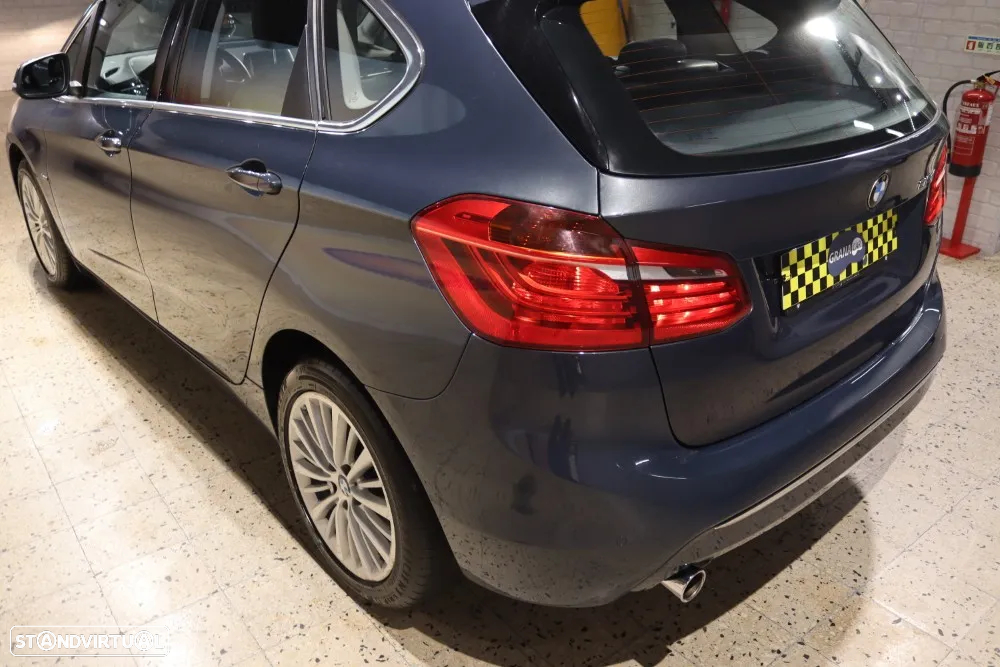BMW 218 Active Tourer d Line Luxury - 31