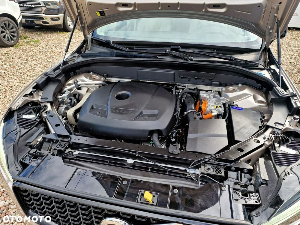 Volvo XC 60 T6 Plug-In Hybrid AWD Ultra Dark - 40