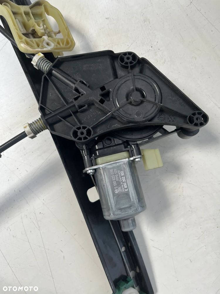 Audi A3 8Y4 HB 5D MECHANIZM PODNOŚNIK SZYBY LEWY PRZÓD,LEWY TYŁ  8Y0837461,8Y0839461 - 2