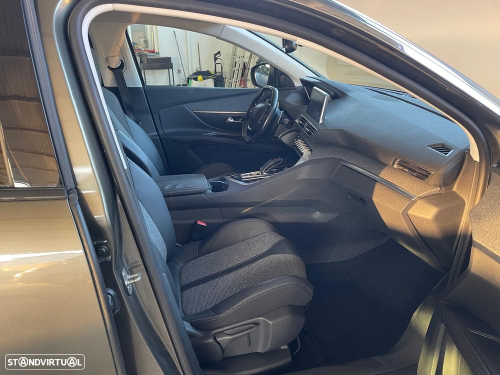 Peugeot 5008 BlueHDI 120 EAT6 Allure - 24