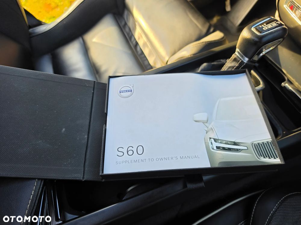 Volvo S60 T5 R-Design - 16