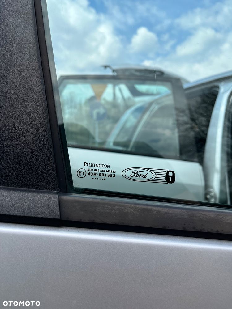 Ford Fiesta 1.4 Ghia - 32