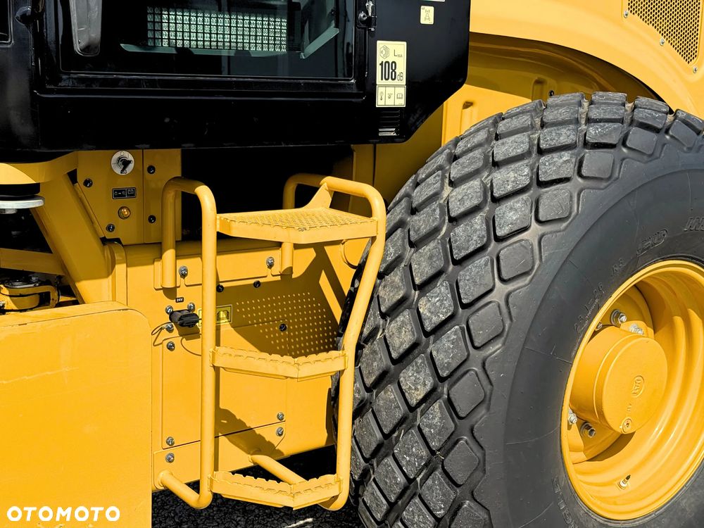 Caterpillar WALEC WIBRACYJNY / CS64B / KLIMATYZACJA / CAT - 21