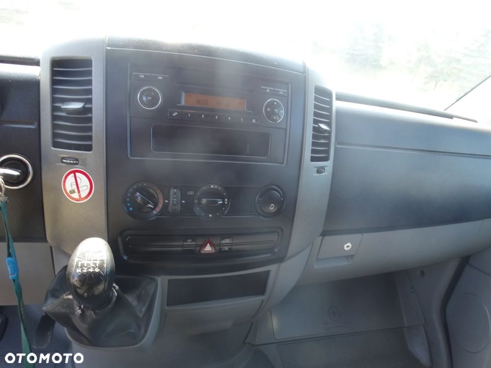 Mercedes-Benz Sprinter - 11