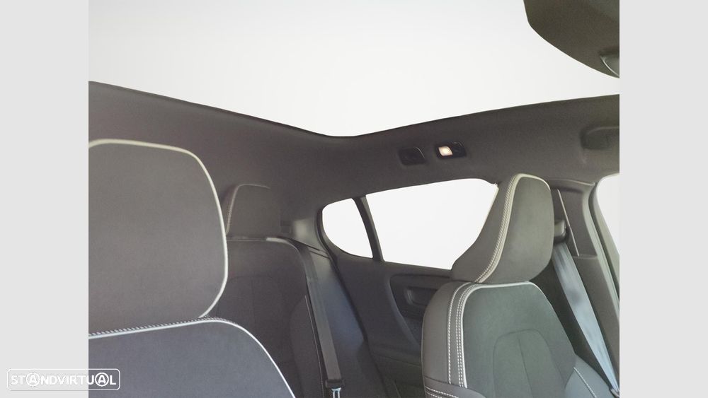 Volvo EC40 82 kWh Twin Motor Performance Black Edition - 17